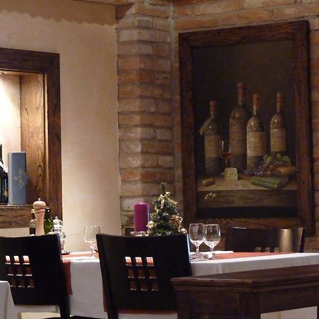 Pensione Ristorante Moretti Нітра Екстер'єр фото