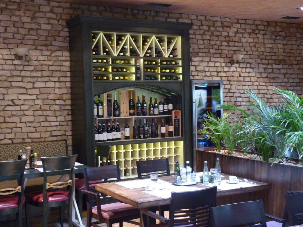 Pensione Ristorante Moretti Нітра Екстер'єр фото