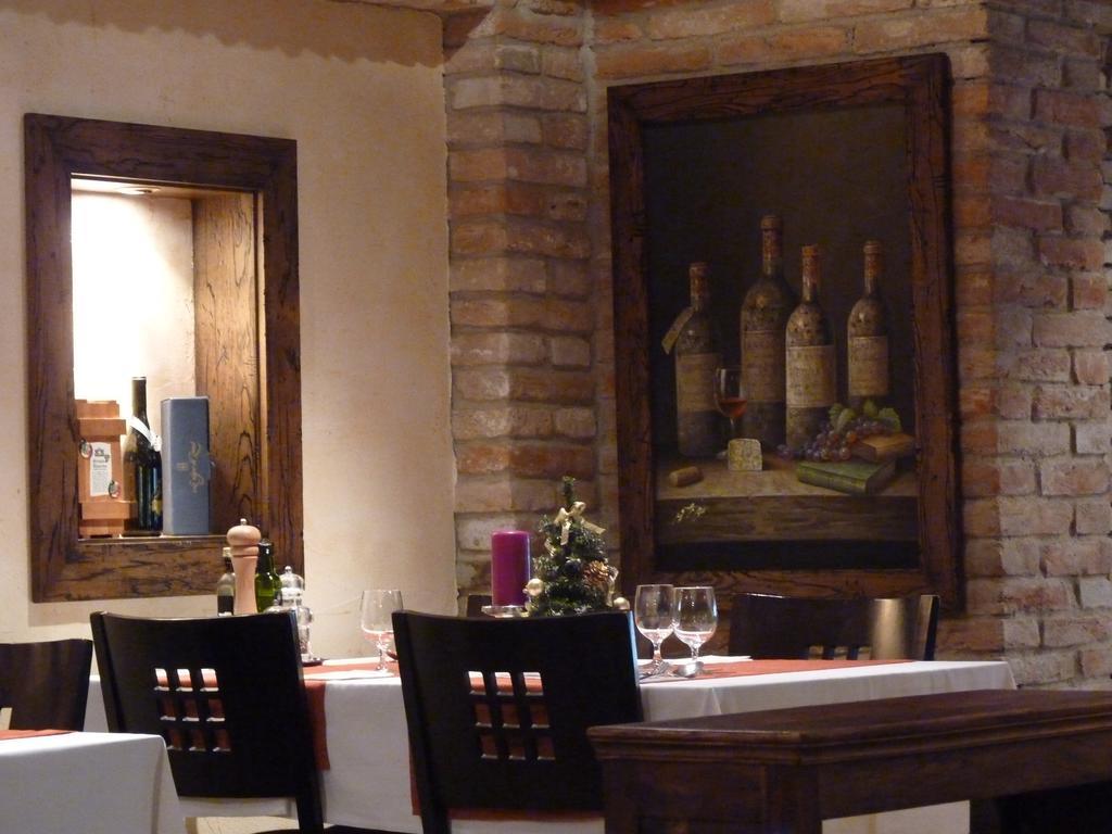 Pensione Ristorante Moretti Нітра Екстер'єр фото