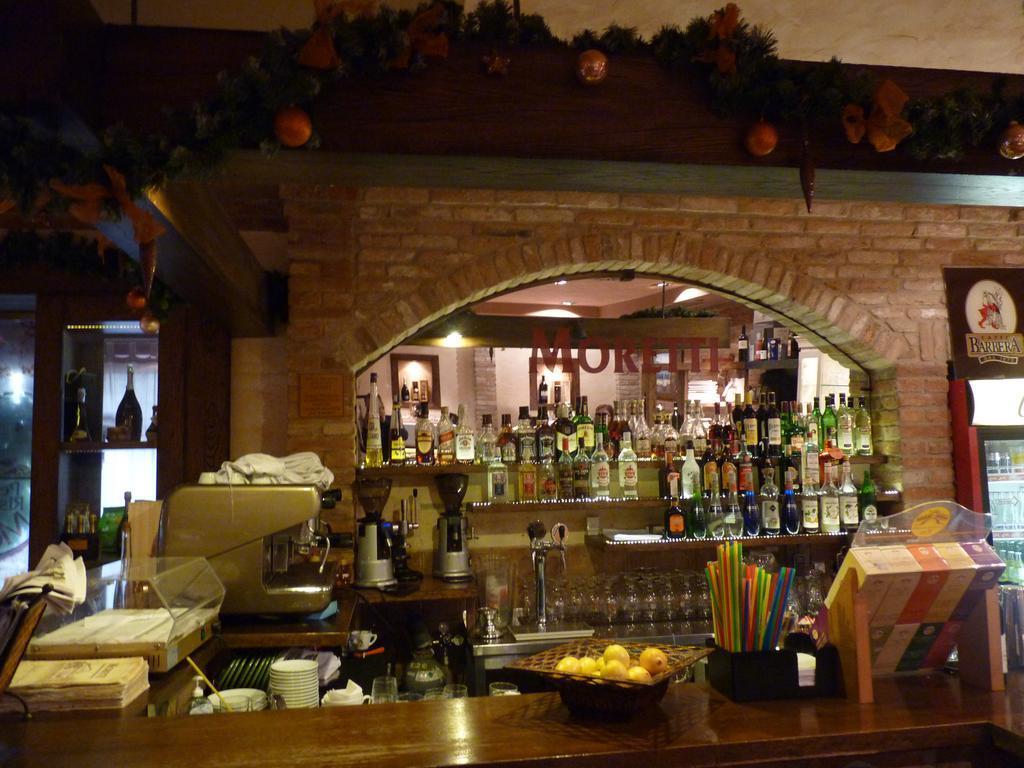 Pensione Ristorante Moretti Нітра Екстер'єр фото
