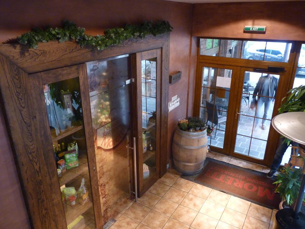 Pensione Ristorante Moretti Нітра Екстер'єр фото